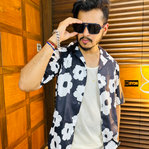 RYON BLACK AND WHITE FLORAL PATTERN PRINT CAMP COLLAR RELAXED-FIT RESORT SHIRT