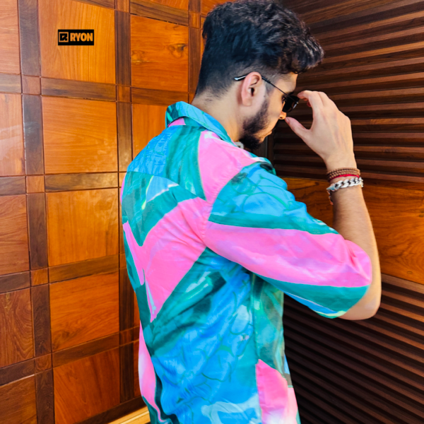RYON PREMIUM GREEN AND PINK ABSTRACT PRINTED CAMP COLLAR RESORT SHIRT WITH DROP SHOULDER SLEEVS